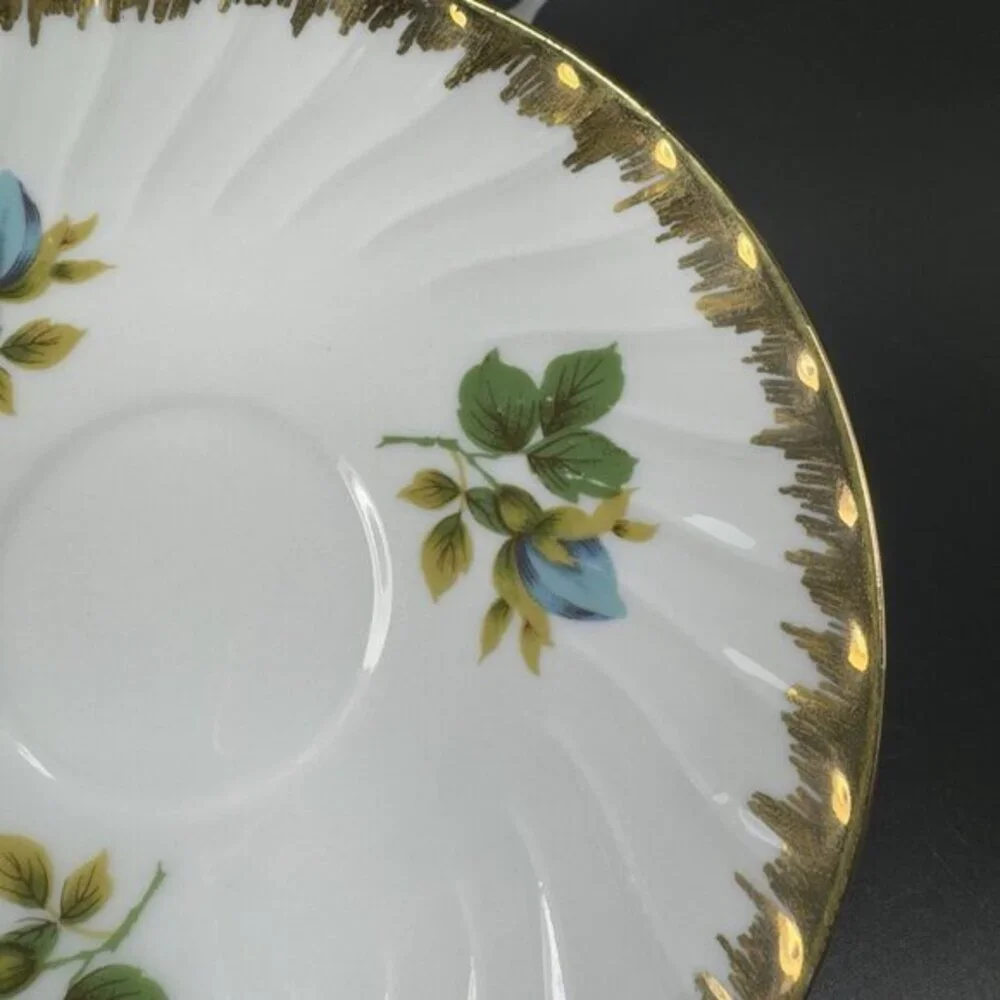 Mitterteich Bavaria Germany Fine Porcelain‎ Teacup Saucer Set Heavy Gold Pattern